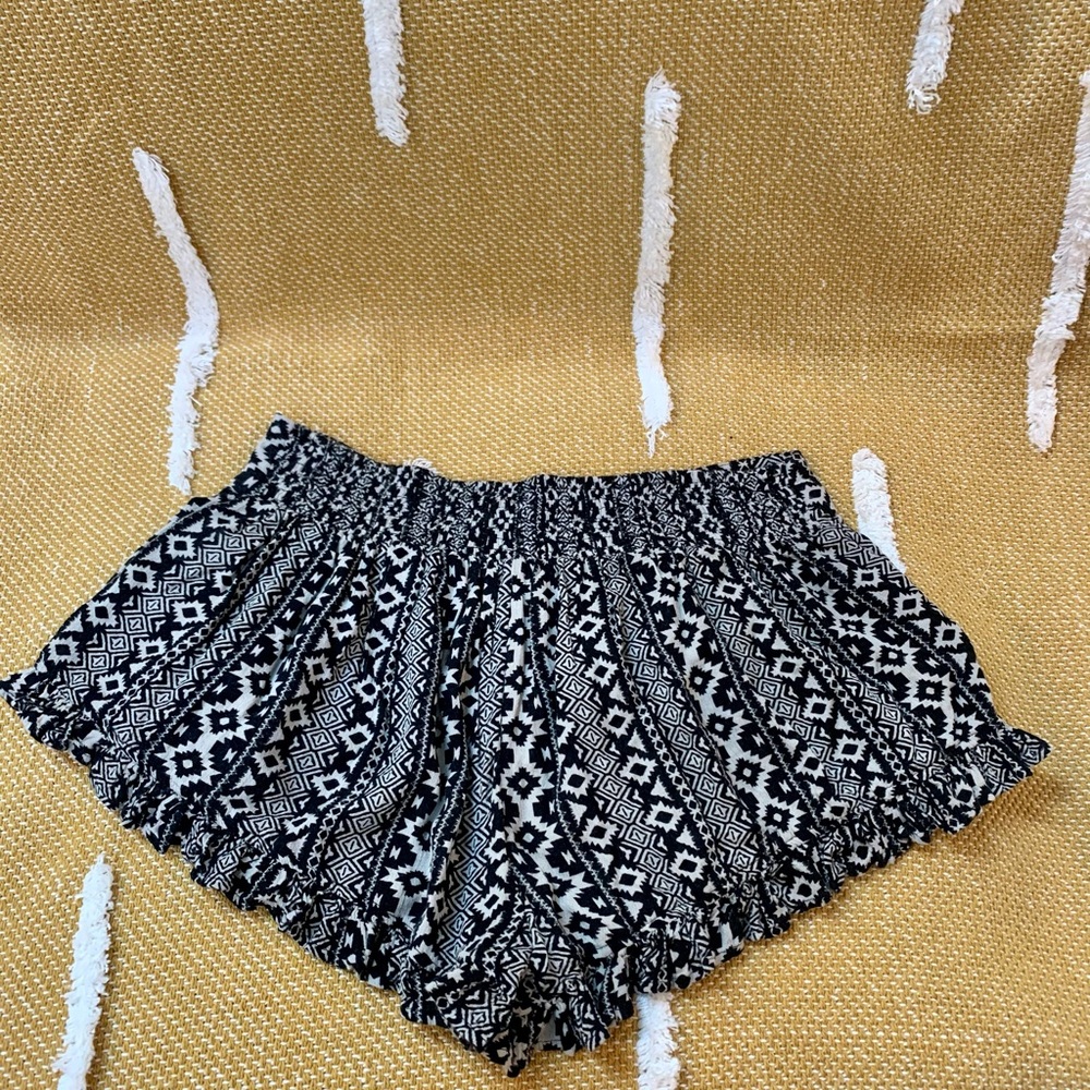 Shorts - Picture 3 of 4